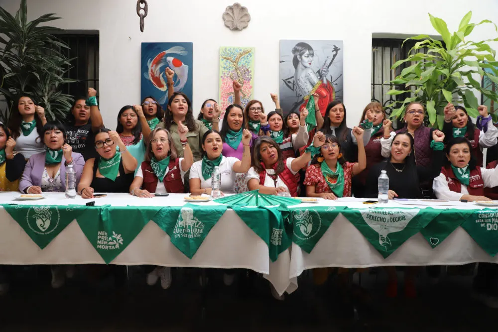 Militantes de Morena en Puebla se pronuncian a favor de la despenalización del aborto