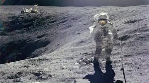 Astronauta del Apolo 16 que dejó retrato familiar en Luna desvela mensaje oculto