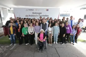 Beneficia SEDIF de Puebla a 10 personas adultas mayores con prótesis dentales