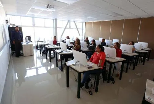 SEP certifica a docentes de primaria en competencias digitales