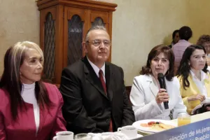 Ceballos se cuelga del debate a pesar de salir sobrando