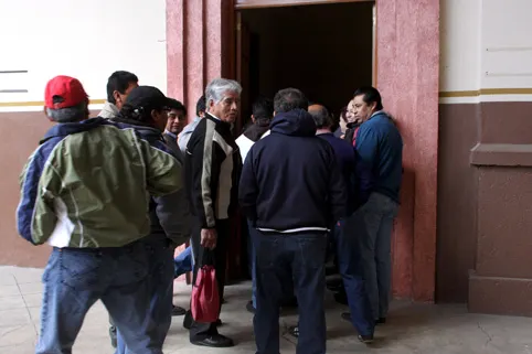 Funcionarios dejan plantados a ex empleados del IPAEP