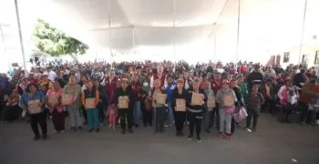 Gobierno municipal de Puebla entrega despensas de Alimentación Imparable en Guadalupe Hidalgo