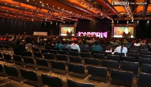 Foro del Onmpri comenzó semivacío, mujeres poblanas desairan invitación