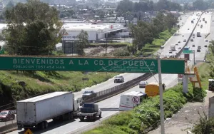 Reparan daños causados por segundo piso de la autopista