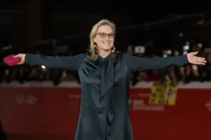 Estrellas de Hollywood apoyan sin descanso a Hillary Clinton