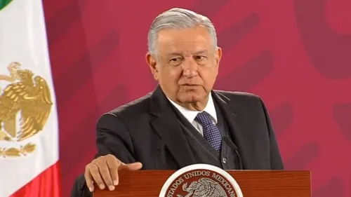 Cumplimos con no subir precio de combustibles: AMLO