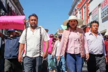 Roxana Luna usa marcha contra verificación para intentar acuerdos personales con Morena
