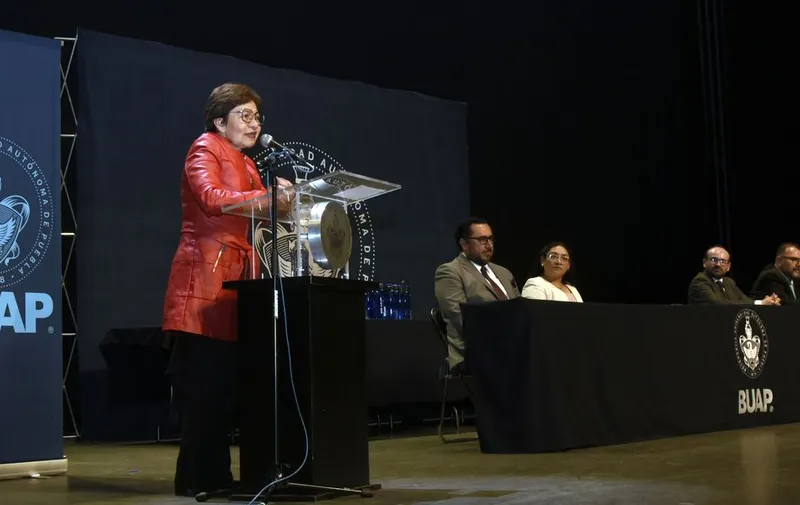 buap-lilia-cedillo-graduacion-prepa-emiliano-zapata