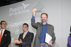 Juan Villoro recibe homenaje en el Tec de Monterrey