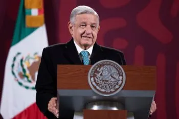 Ricardo Monreal debe seguir al frente de la coordinación de Morena en el Senado: AMLO