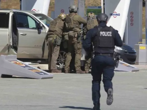 Sube a 23 el número de muertos por masacre en Canadá