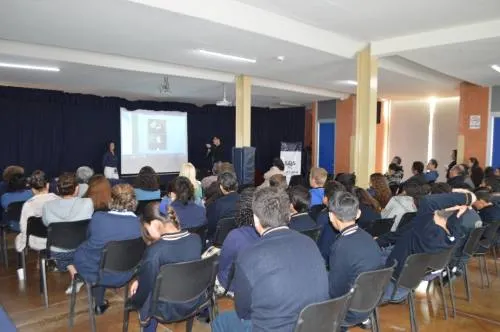 Policía cibernética brindó pláticas a alumnos y padres de familia para prevenir delitos por internet