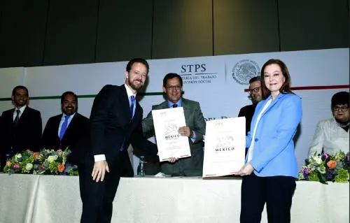 Ayuntamiento de Puebla recibió dos distintivos “México Sin Trabajo Infantil” por parte de la STPS