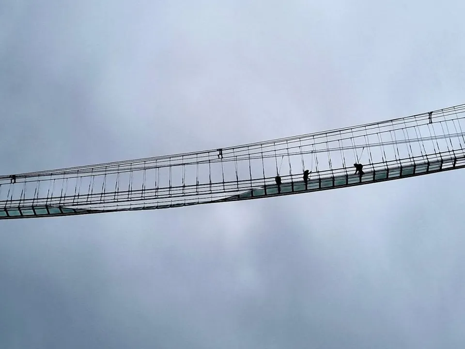 Puente colgante de cristal