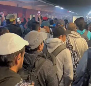 Usuarios reportan caos en el Metro; humo en la línea 3 y un tren fuera de servicio en la línea 8