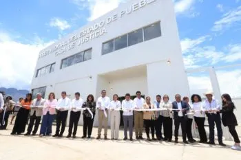 Inauguran gobernador de Puebla y presidenta del TSJ la Casa de Justicia de Ajalpan