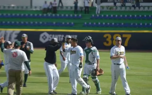 García se pone la camiseta de héroe con Pericos