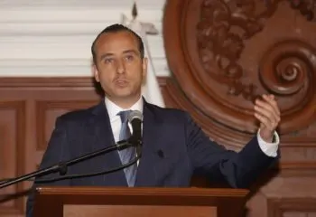 Cero tolerancia a bares cerca de CU2, propone Mario Riestra en visita a la BUAP
