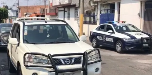 Ladrones se llevan una camioneta que después abandonan