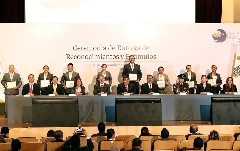 fge-puebla-entrega-reconocimientos