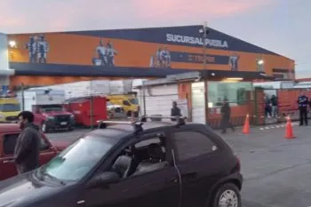 Trabajadores de empresa subcontratada por Truper mantienen paro en Cuautlancingo; exigen aumento salarial y mejores condiciones