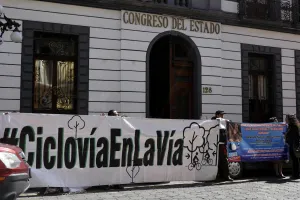 Agrupaciones pro agua y árboles se manifiestan en el Congreso