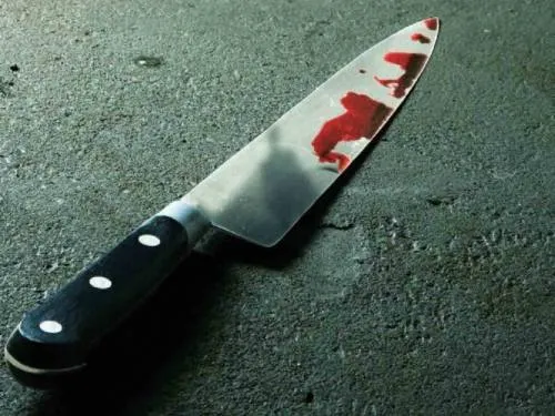 Hombre ‘se vuelve loco’ y apuñala a 18 vecinos; murió una niña