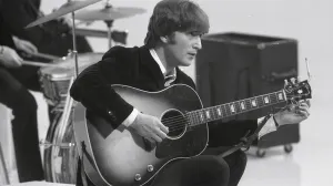 Guitarra robada a John Lennon rompe récord en subasta: 2.4 mdd