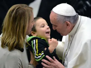 En libro, Papa Francisco responde cartas a niños del mundo