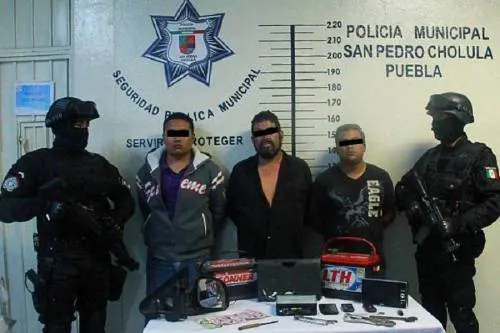 Detienen a presuntos delincuentes de autopartes en San Pedro Cholula