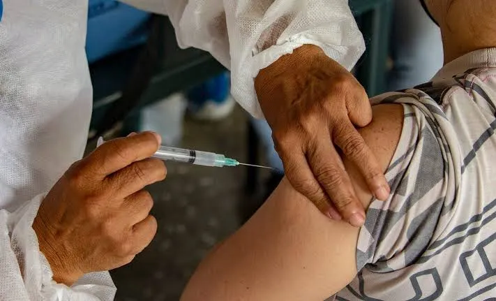 Dosis de refuerzo no impide la presencia de Omicrón: OMS
