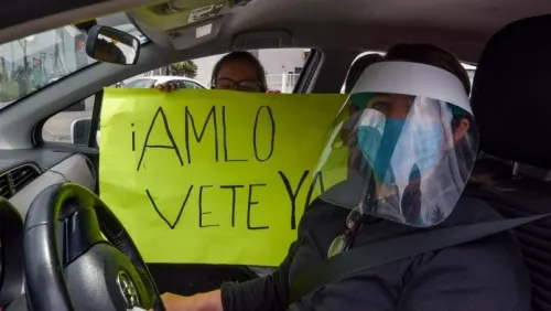 Realizan segunda caravana de autos contra AMLO