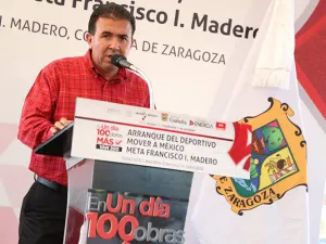Acusan a alcalde de golpear a adolescente por besar a su hija