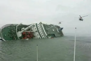 Conmemoran a víctimas de naufragio de ferry en Corea del Sur