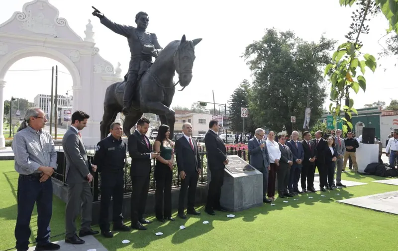 congreso-pue-develacion-monumento-gral-ignacio-zaragoza