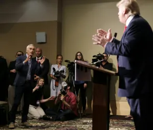 Critica Casa Blanca política de medios de Donald Trump