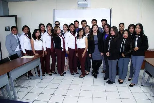 Universitarios de Negocios Mercadotecnia UTTECAM presentan sus proyectos integradores