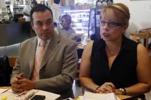 Acusan maestros fraude de constructora en fraccionamiento de San Andrés
