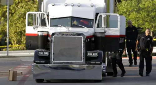 Sobreviviente mexicano bebió anticongelante a falta de agua en tráiler de Texas