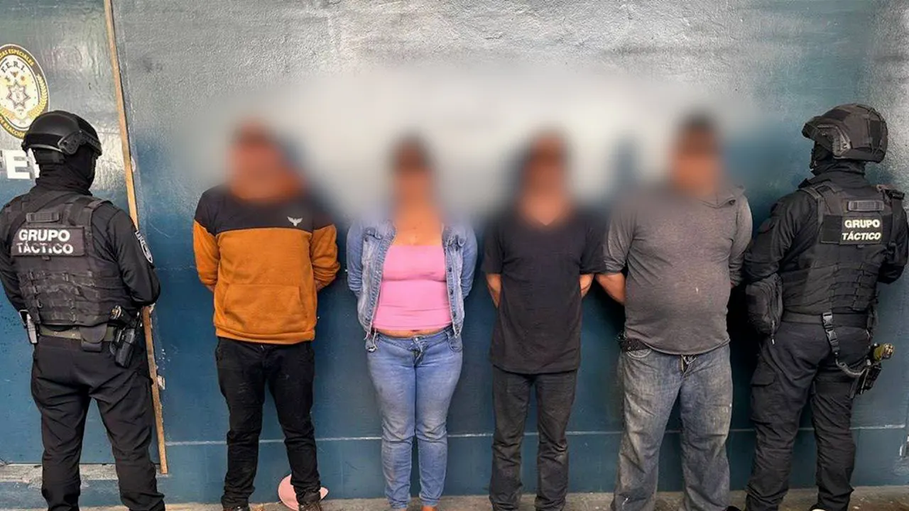Autoridades de Pemex, en coordinación con SSPC y SSP, detienen a catorce personas por venta ilegal de combustible