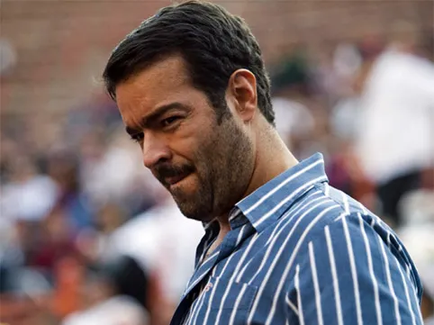 Pablo Montero sale ileso luego de caer de segundo piso