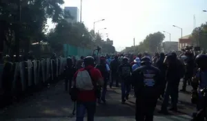 Marcha conmemorativa del 68 deja 12 policías lesionados