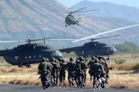 Ejército desmantela policía comunitaria en Michoacán