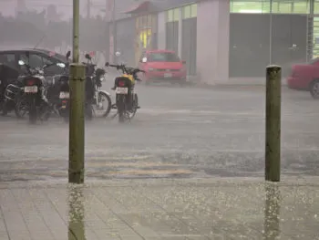 Continúan las fuertes lluvias y las bajas temperaturas por el frente frío 6 y la onda tropical 30