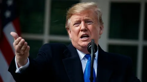 Trump ataca con el censo a migrantes