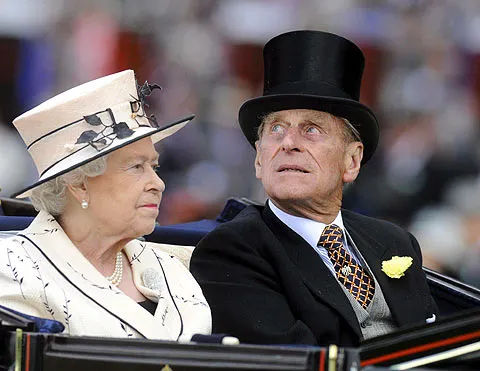 Esposo de la reina Isabel II fue internado