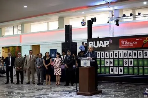 Celebra la BUAP el Día del Trabajador Universitario