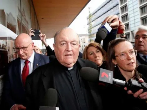 Dan un año de cárcel a arzobispo australiano por encubrir abusos
