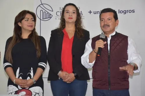 Entrega gobierno de San Pedro Cholula títulos de concesión a comerciantes